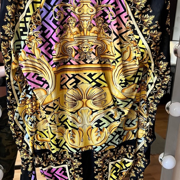 Unique, one-of-a-kind, peace by Fendace only worn once. - Picture 3 of 9